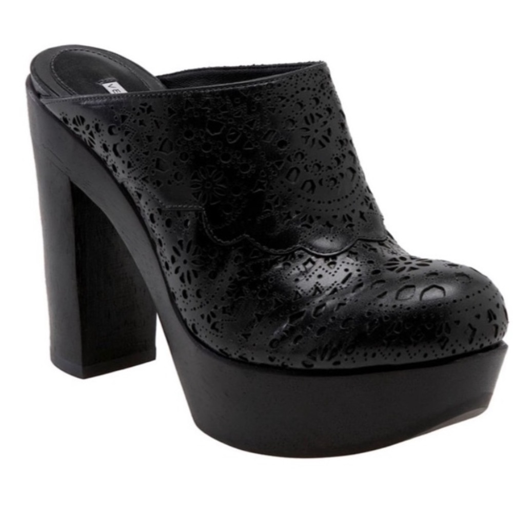Vera Wang Lavender Label Black Cut-Out Mules